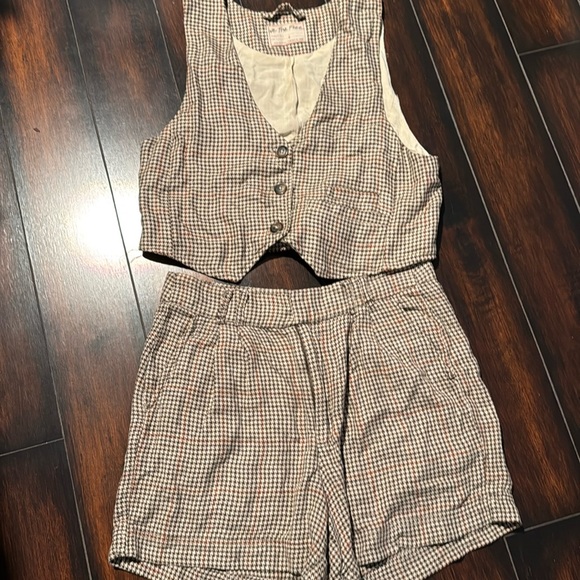 Free people vest and shorts - Picture 1 of 4